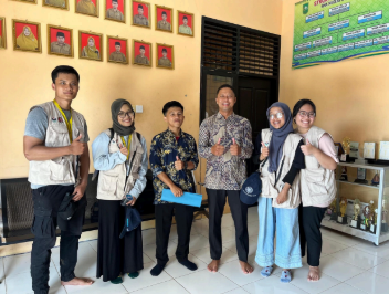 Dokumentasi KKN-TI Universitas Gadjah Mada di Desa Rambah Tengah Hilir Tahun 2024