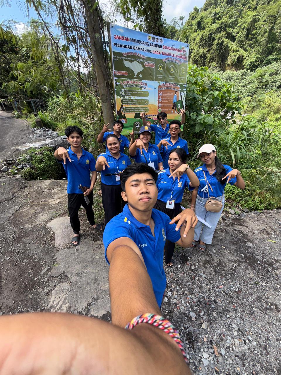 Pemasangan Banner Edukasi Kelola Sampah