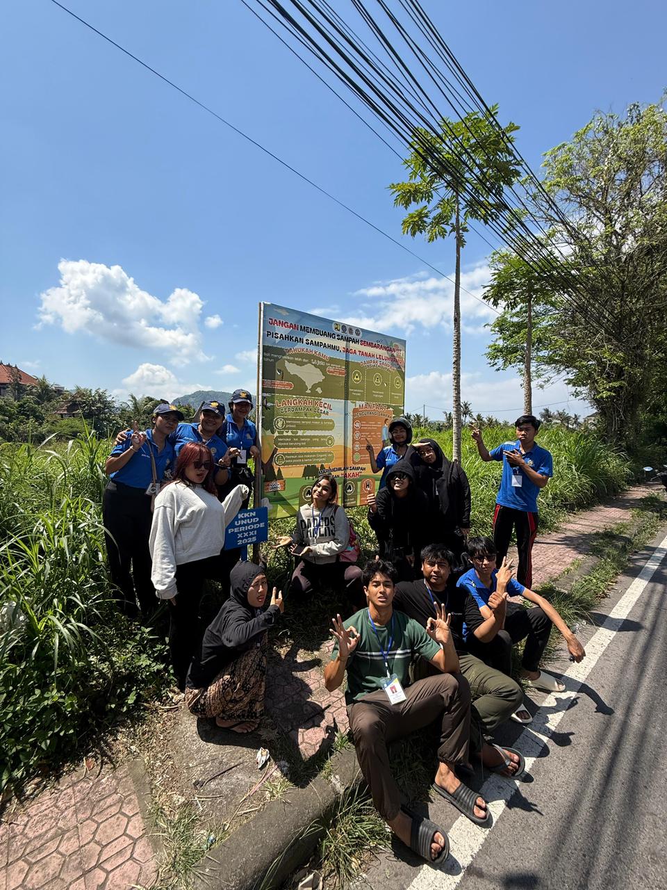Pemasangan Banner Edukasi Kelola Sampah