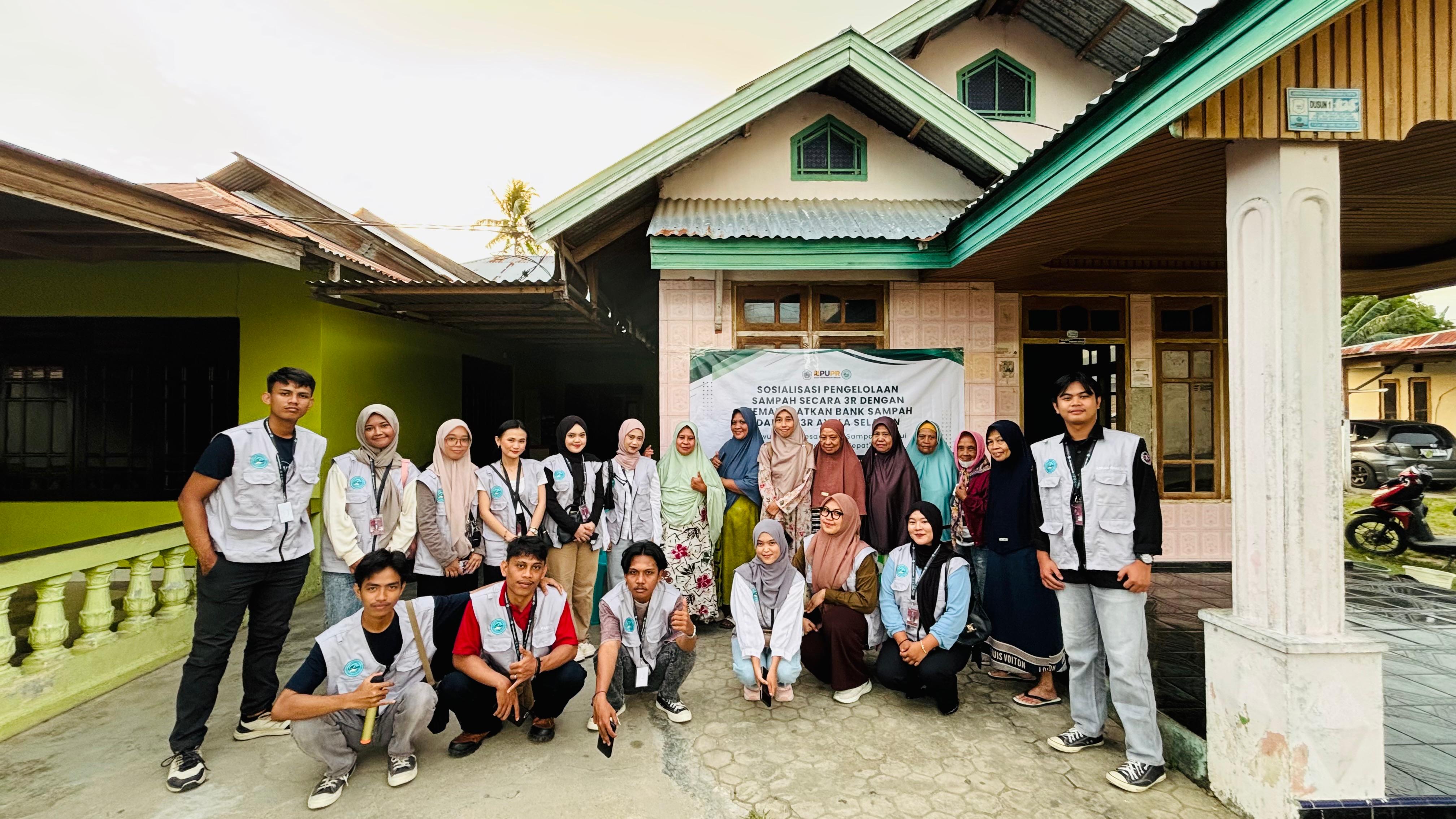 Sosialisasi Pengelolaan sampah 3R dan Pemanfaatan Bank Sampah di Desa Ayula Selatan bersama Ketua KSM