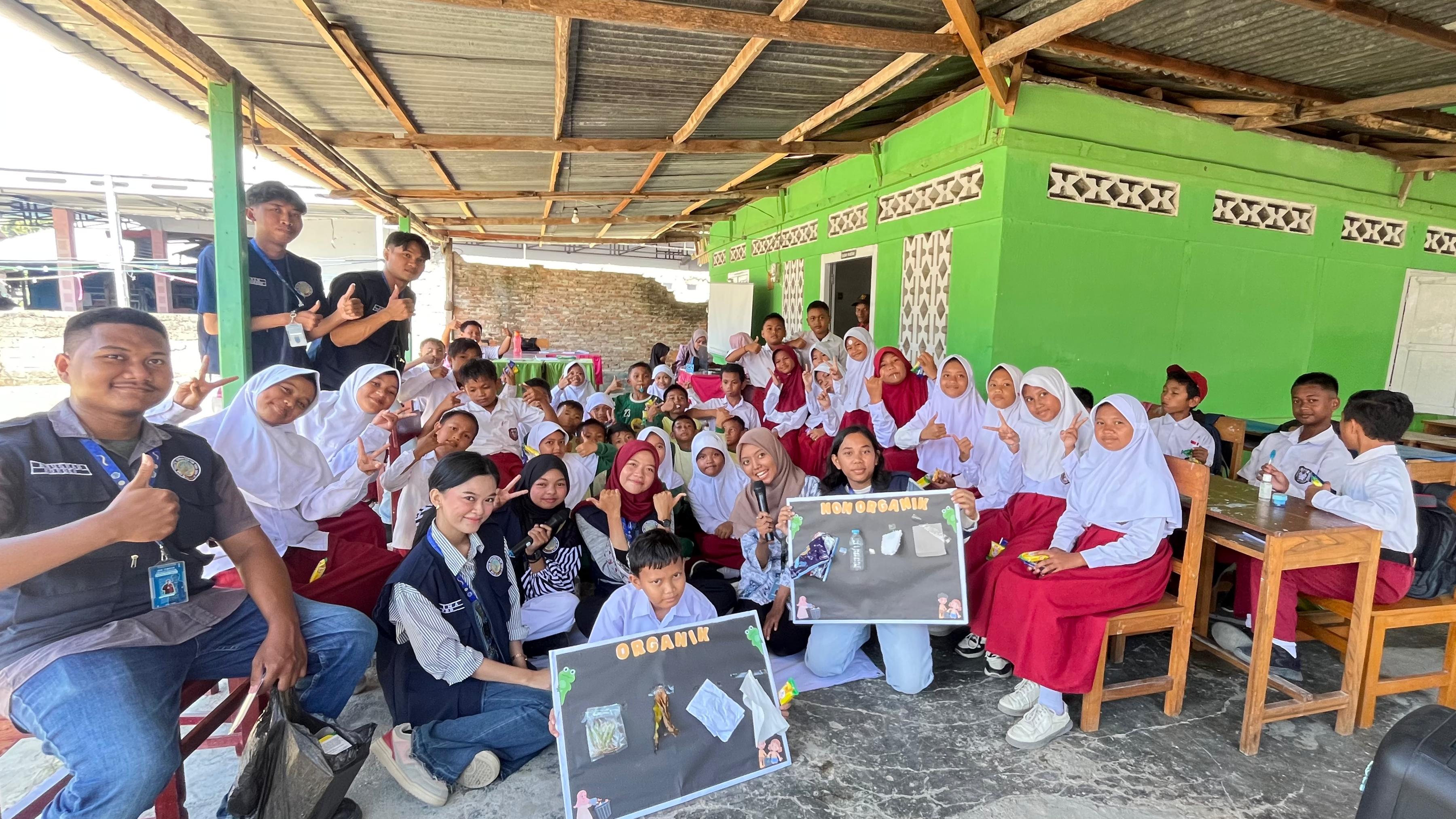 Sosialisai PHBS dan Pemilahan Sampah di SDN 15 Kabila