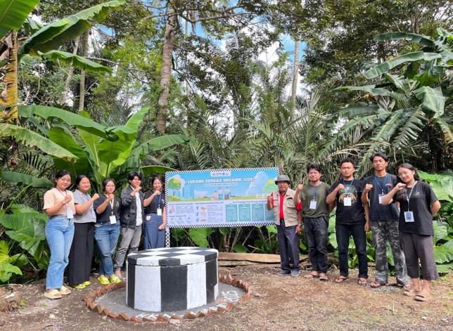 Finishing LCO 1, Pemasangan Banner dan Demonstrasi Pembuatan Pupuk Kompos dengan Menggunakan LCO